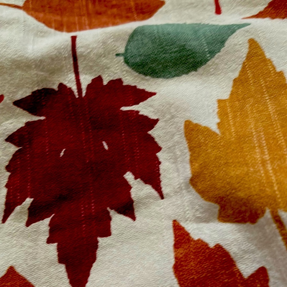 Regular round table cloth for holiday